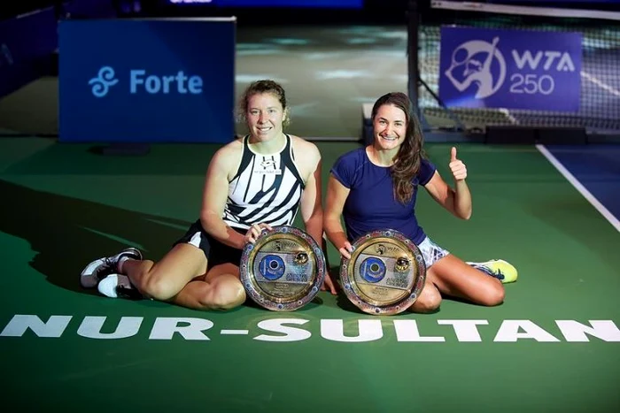 
    Monica Niculescu și trofeul cu numărul 10, cucerit la AstanaFOTO: Astana Open  