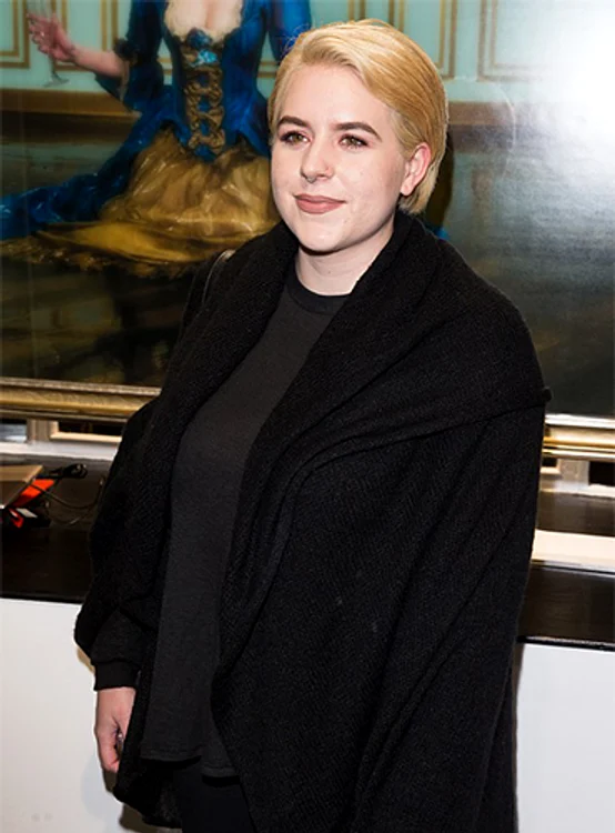 Bella Cruise (27 de ani) refuză să locuiască împreună cu tatăl ei și vrea o viață independentă