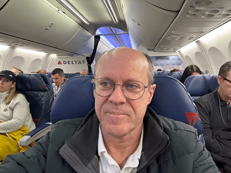 Ce i-a cerut un milionar unei femei în avion pentru 100.000 de dolari. A rămas uimit că a fost refuzat