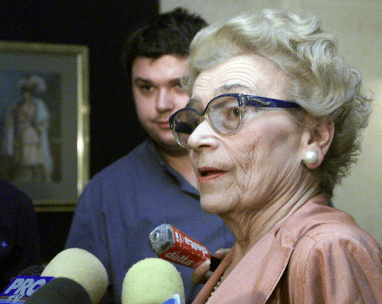 Simina Mezincescu, arestată în Lotul Noica-Pillat, nerecunoscută de fetiță la eliberare: „Mama mea era blondă şi frumoasă“