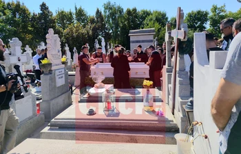 Scene dramatice la înmormântarea Mădălinei Apostol