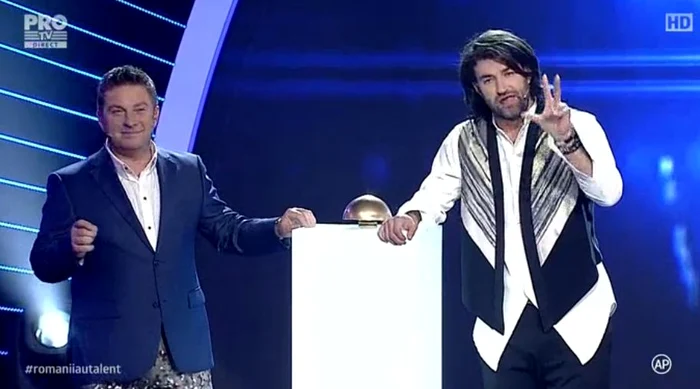 
    Smiley și Pavel au ales primul finalist al noului sezonFoto: captură Pro Tv  