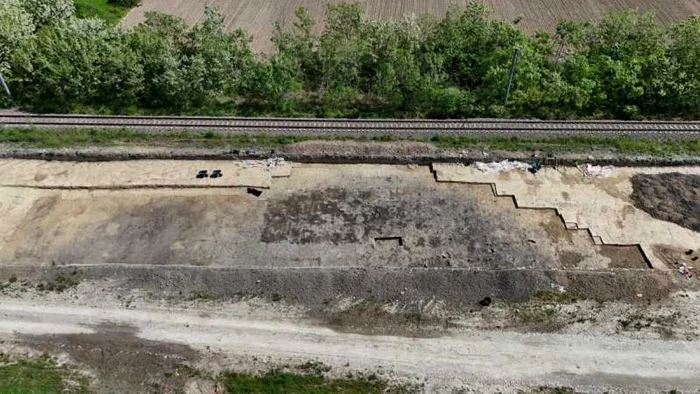 500 de morminte preistorice pe traseul căii ferate Caransebeș-Lugoj / foto: Agerpres