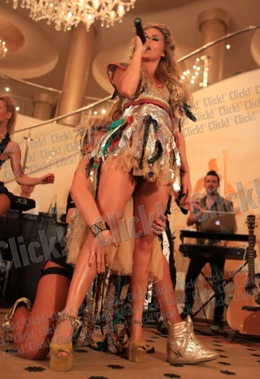 Corina, dans sexy cu o femeie