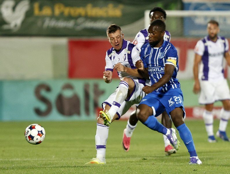 FC Argeș a remizat acasă cu Farul Constanța și rămâne pe primul loc în Superligă