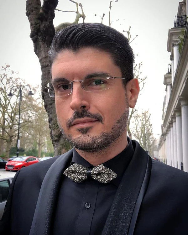 Tenorul Oliver Popa are o voce de excepție