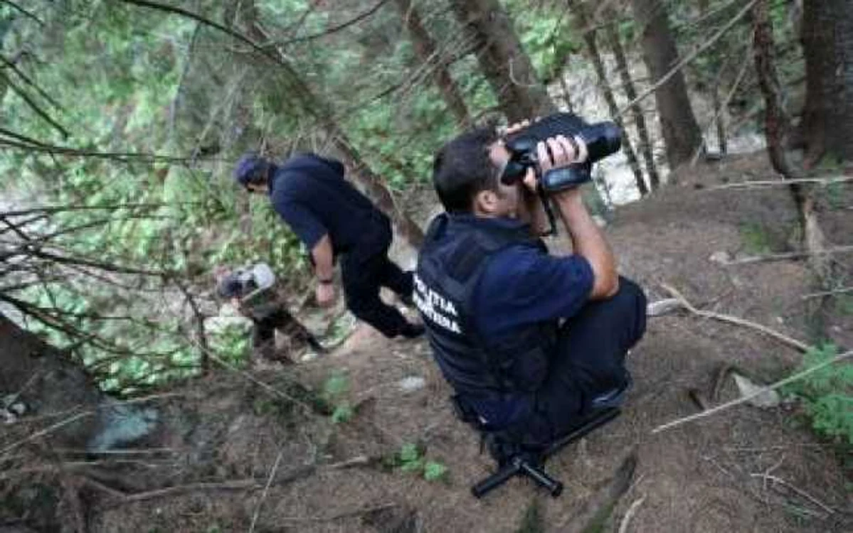 Târgu-Jiu: UPDATE / Poliţiştii de frontieră încearcă să îl salveze pe Costi cu ajutorul camerelor de termoviziune (galerie foto)