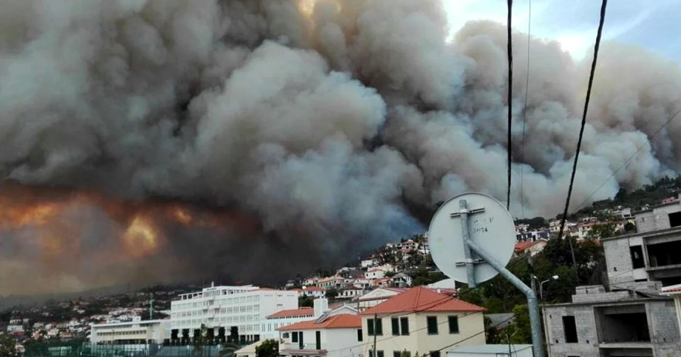 Un incendiu puternic a cuprins Insula Madeira de mai multe zile FOTO Facebook / I love Madeira