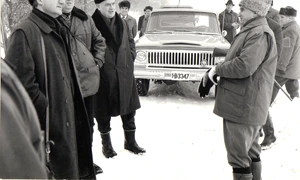 Nicolae Ceaușescu, vânătoare pe timp de iarnă cu șefii misiunilor diplomatice din România (© Fototeca online a comunismului românesc”)