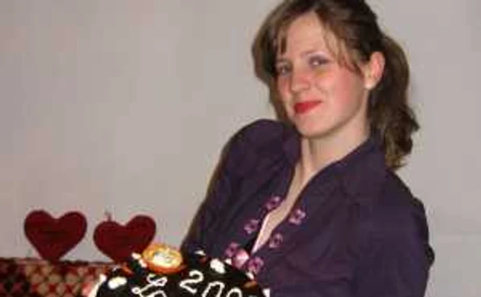 Carmen îşi încântă prietenii cu torturi delicioase