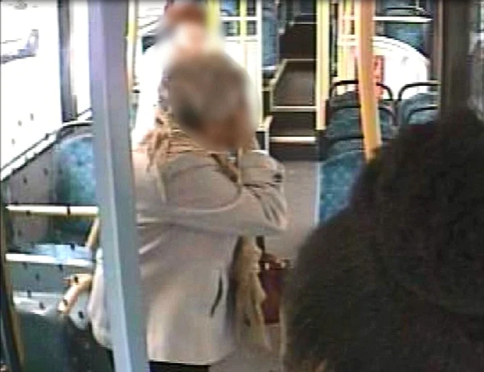 Bătrâna a fost pocnită peste faţă de adolescenta de 14 aniFoto: metro.co.uk