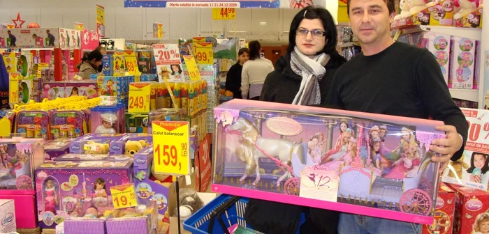 „Moșul” le aduce copiilor cuminți jucării