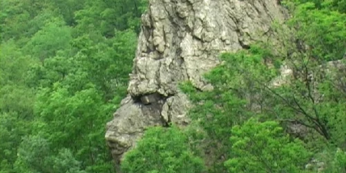 Un monument natural uitat de turişti