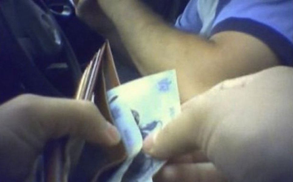 Agenţi de poliţie de la Brigada Rutieră Bucureşti, urmăriţi penal pentru luare de mită
