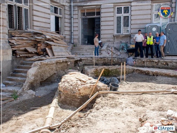 Ruinele Schitului Buliga din Piteşti, scoase la lumină. Povestea edificiului, la fel de tristă ca cea ctitorului său