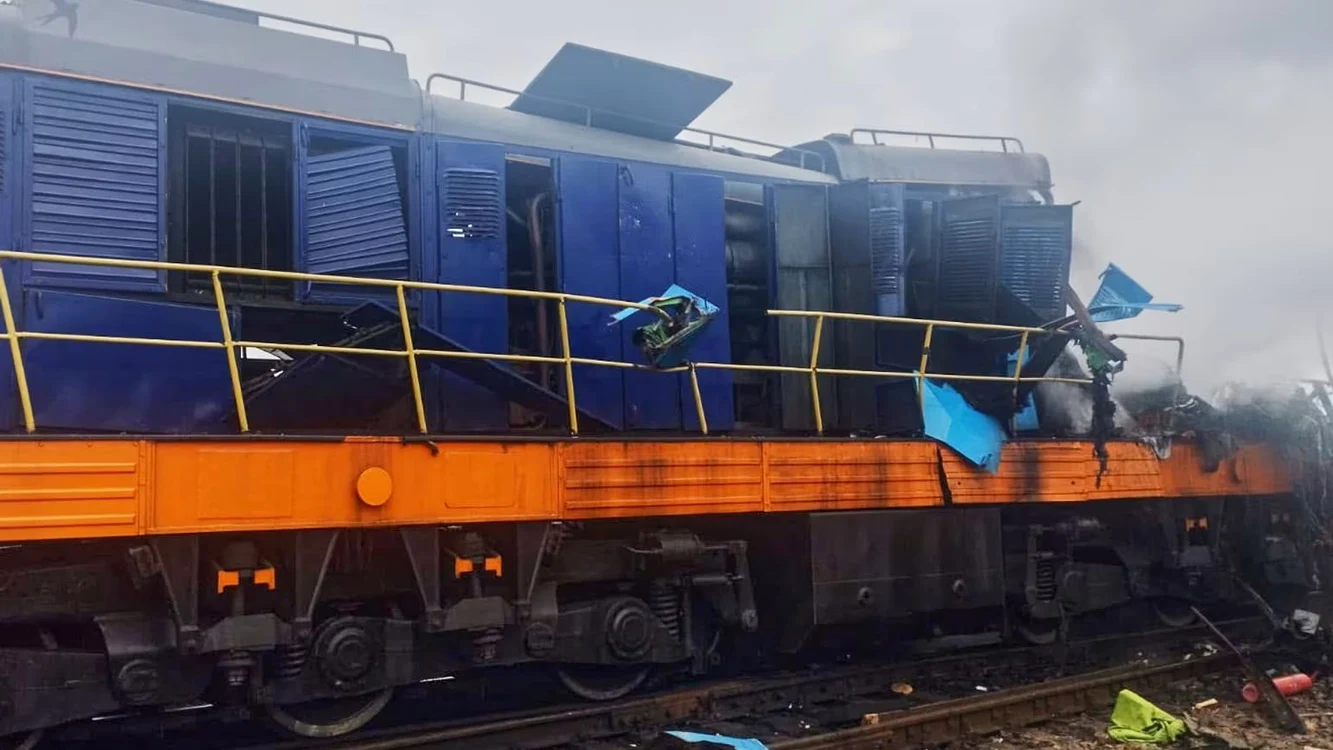 Tren lovit de dronă