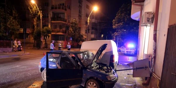Accidentul a avut loc aseară la intersecţia străzilor Horia cu Nanterre