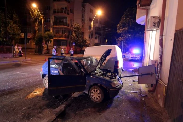 Accidentul a avut loc aseară la intersecţia străzilor Horia cu Nanterre