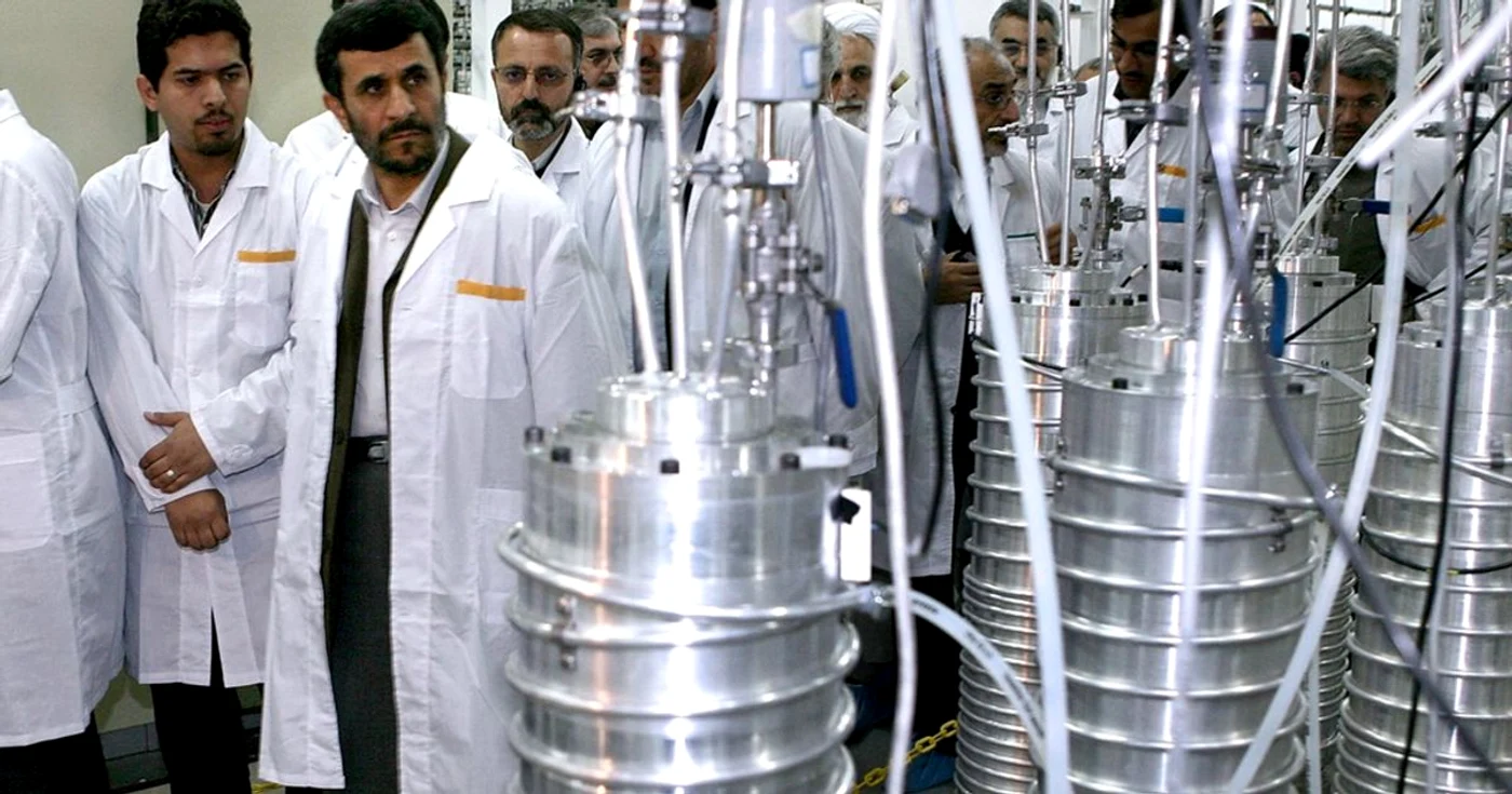 Preşedintele iranian în vizită la una dintre facilităţile de îmbogăţire a uraniului FOTO Reuters