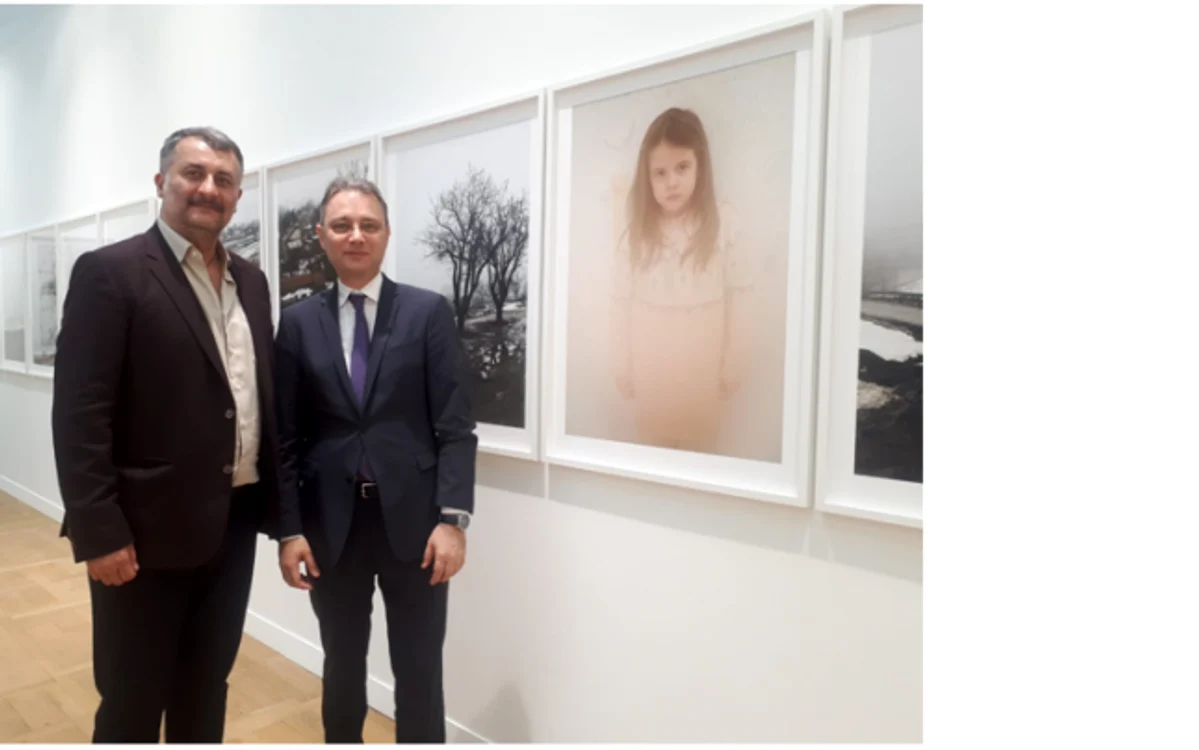 Regizorul Cristi Puiu alături de ambasadorul României la Paris, Luca Niculescu
