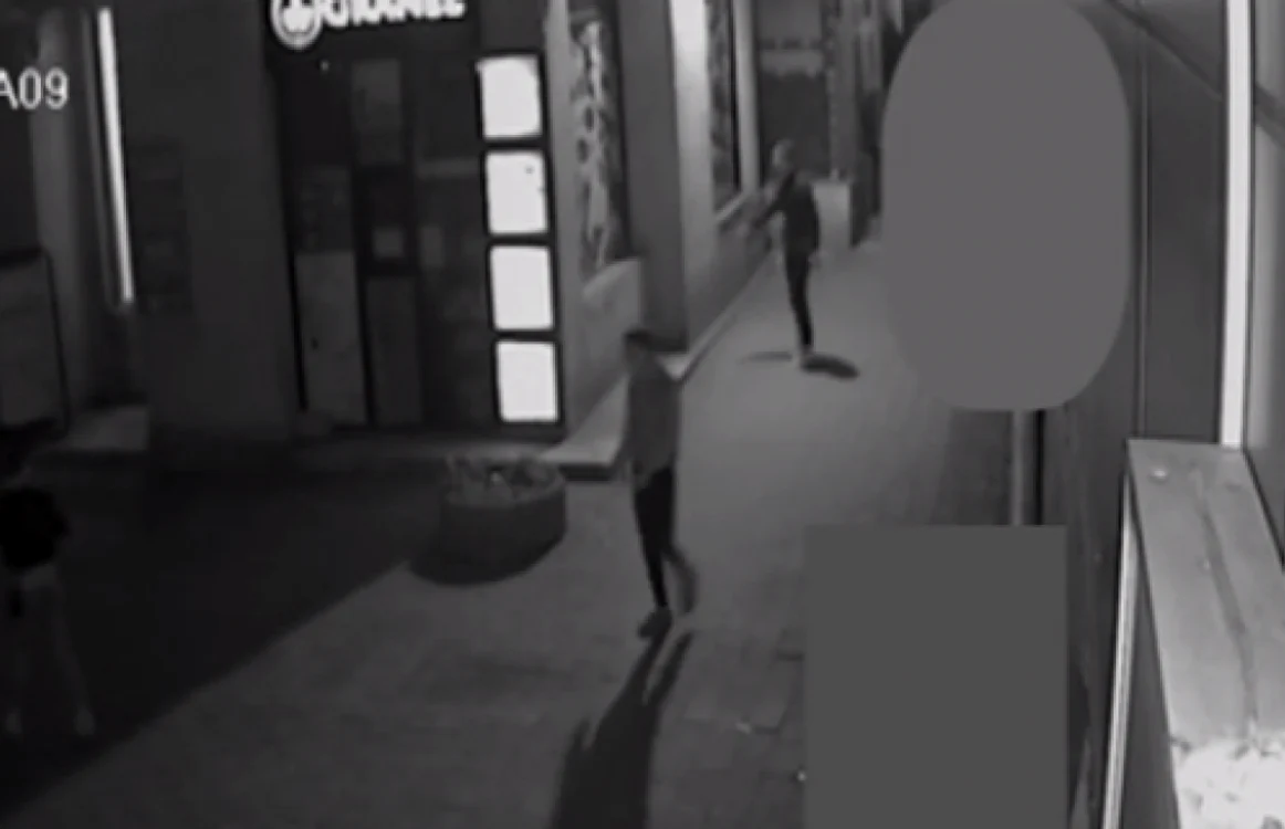 Poliţia a făcut publice imaginile de pe camerele de supraveghere. FOTO: captură video