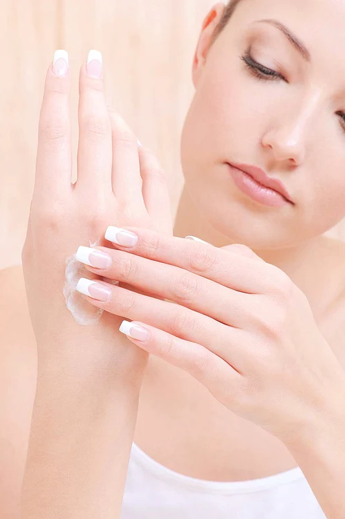 
    La ce ajută crema de gălbeneleFoto: 123rf  