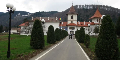 Mănăstirea „Constantin Brâncoveanu“ este vizitată anual de zeci de mii de turişti. Arhivă. 