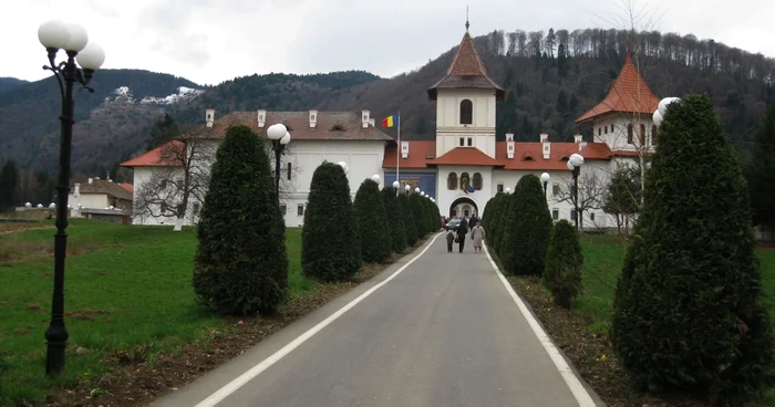 Mănăstirea „Constantin Brâncoveanu“ este vizitată anual de zeci de mii de turişti. Arhivă. 