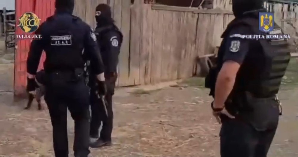 Un nou caz de sclavie în Argeş. Imagini cutremurătoare de la ferma unde erau ţinute cele şapte victime | VIDEO