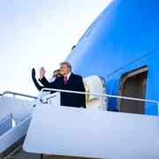 Donald si Melania Trump urca pentru ultima oara in Air Force One cu destinatia Florida. FOTO Gettyimages