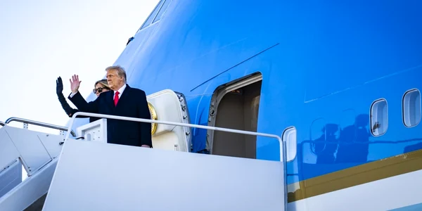 Donald si Melania Trump urca pentru ultima oara in Air Force One cu destinatia Florida. FOTO Gettyimages