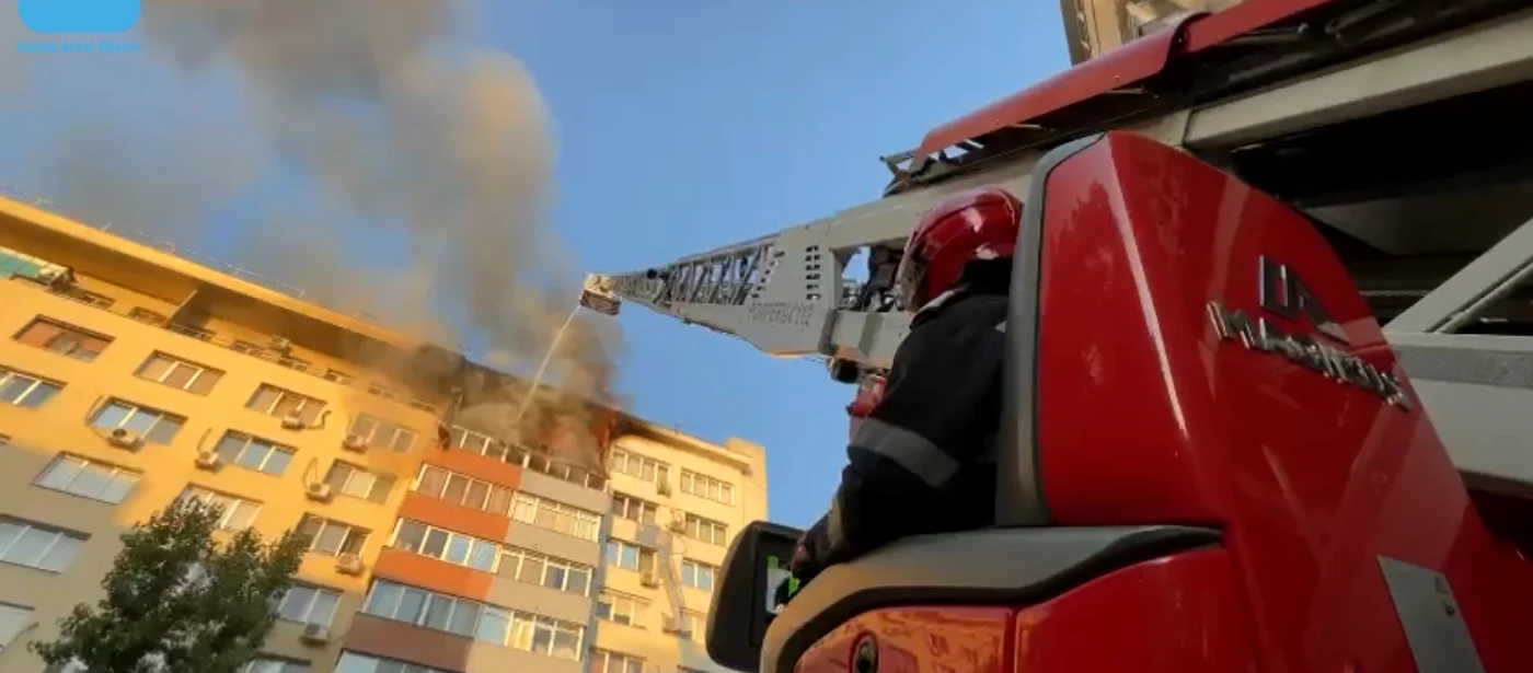 Un incendiu s-a produs la etajul 9 al unui bloc din BucureștiFoto: captură video