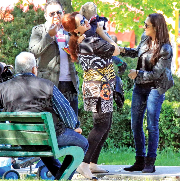 Cumnata Andrei e tare  încântată de David,  pe care-l ţine,  drăgăstoasă, în braţe