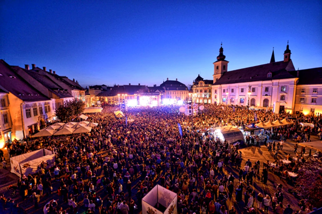 
    Media Music Awards 2015 se desfăşoară joi (3 septembrie), în Piaţa Mare din Sibiufoto: MMA  