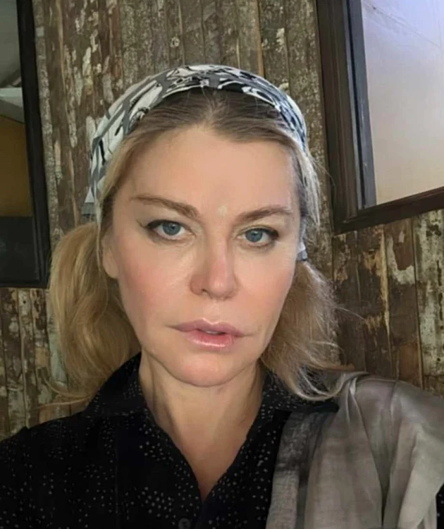 Loredana a început să posteze fotografii "netrucate" cu chipul ei. Foto Instastory/Loredana