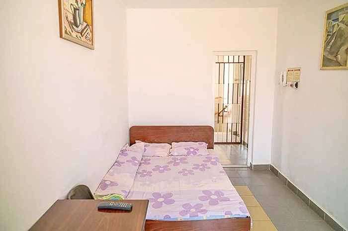 
    Abia când a ajuns  la Penitenciarul  Gherla a reușit să  aibă parte de amor  