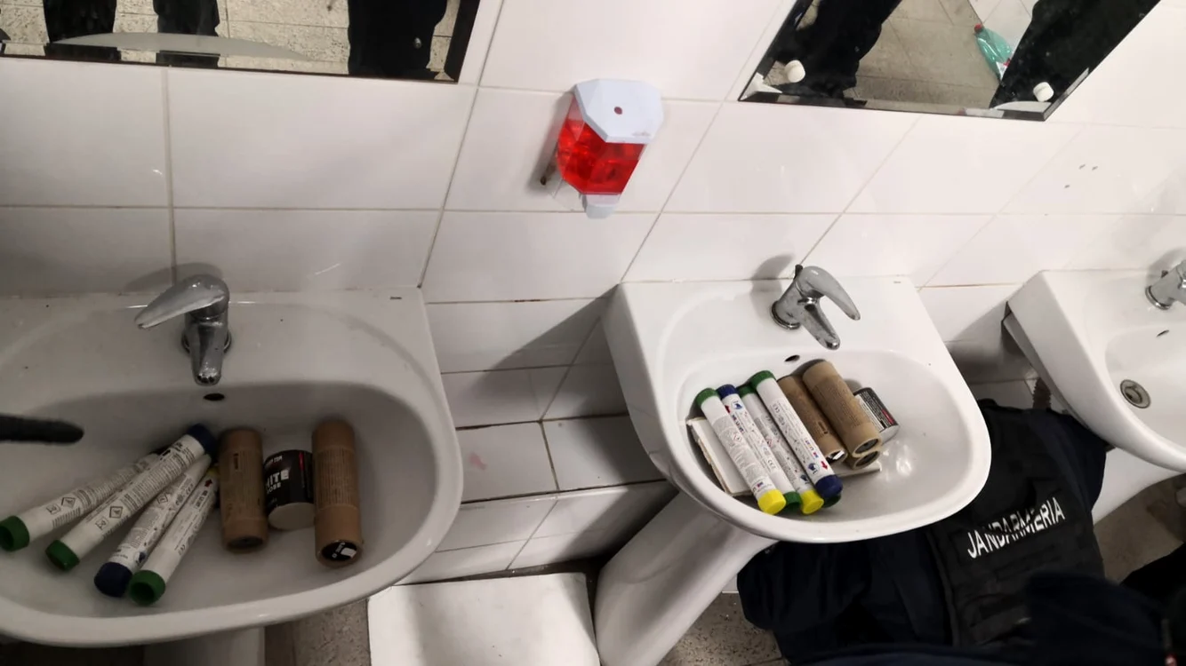 Materialele pirotehnice au fost confiscate de jandarmi