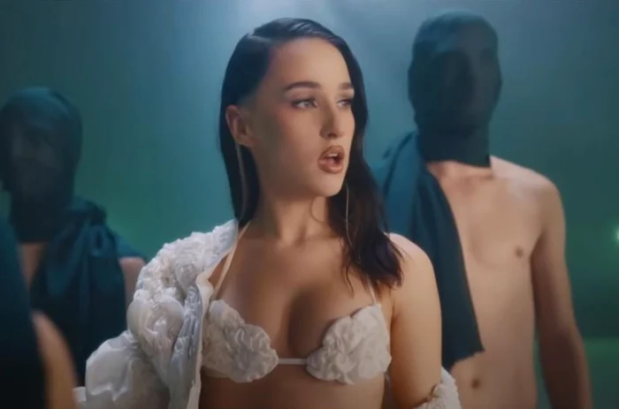 Holly Molly, o apariţie nonconformistă. Foto: captură video