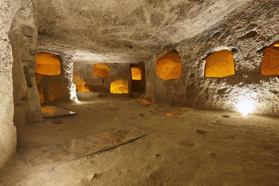 Orașul subteran descoperit de un bărbat după ce a spart peretele casei: are tuneluri, biserici și putea adăposti 2.000 de oameni