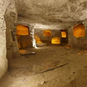 a daramat un perete din casa iar in spatele lui a gasit un oras subteran ascuns de secole acolo puteau locui 2 000 de oameni 1111248 jpg
