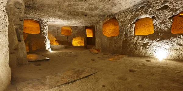 a daramat un perete din casa iar in spatele lui a gasit un oras subteran ascuns de secole acolo puteau locui 2 000 de oameni 1111248 jpg