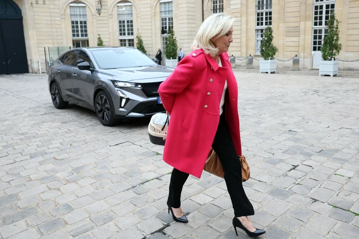 Marine Le Pen a mers cu pisica să vorbească cu premierul FOTO: X