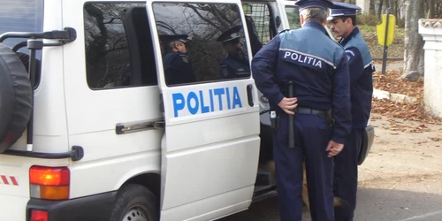 Poliţişti în misiune. FOTO: NICOLETA BUTNARU