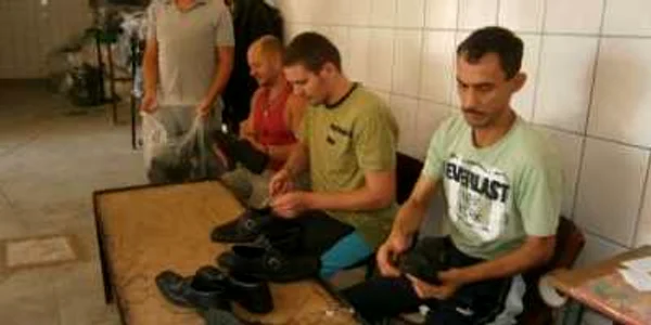 Aceştia sunt deţinuţii care au făcut pantofi de 175.000 de lei