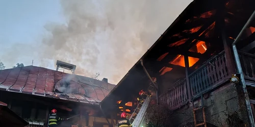 incendiu manastirea bisericani foto ziar piatra neamt jpeg