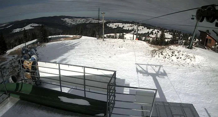 
    Pe pârtia Arena Platoș, din Păltiniș, s-a depus un strat destul de consistent de zăpadă  