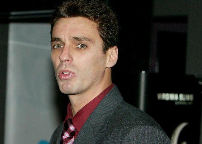 
    Badea a fost aşteptat de motociclişti după terminarea emisiunii. El a fost provocat de către aceştia să-şi ducă la capăt ameninţările, dar a dat înapoi  