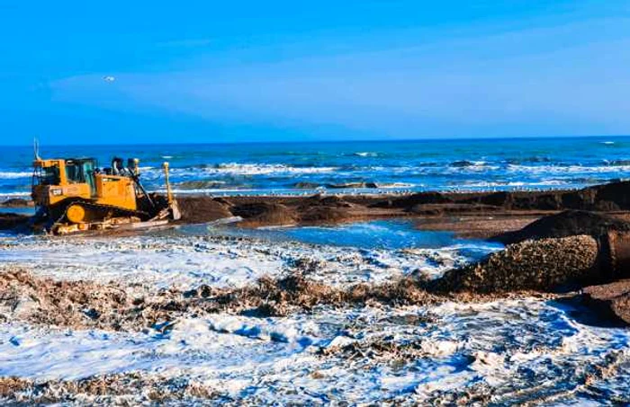 Plaja mamaia se lateste foto Bogdan Bola