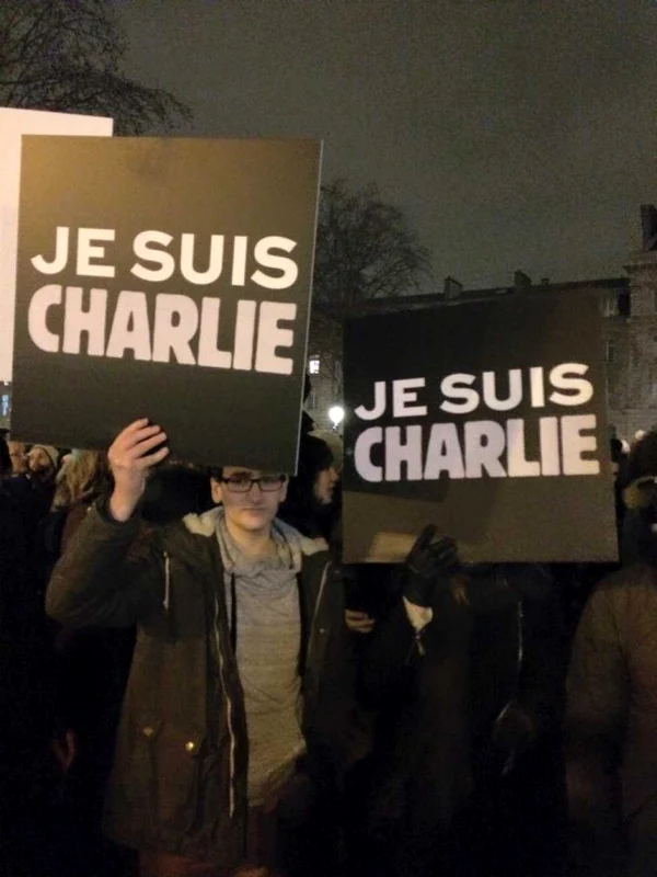 Atentat terorist in Franta. Francezii ies in strada FOTO Facebook/ Soutien à Charlie Hebdo