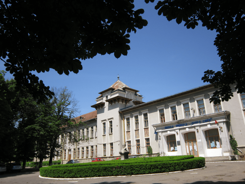 Elevii unui mare colegiu din Iaşi, evacuaţi. Clădirea istorică prezintă risc seismic ridicat